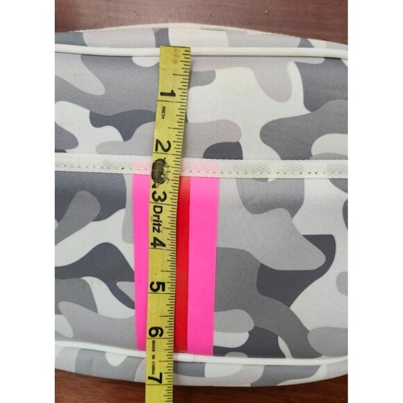 Haute Shore Drew Rise Compact Neoprene Crossbody Bag White Grey Camo - Picture 11 of 12